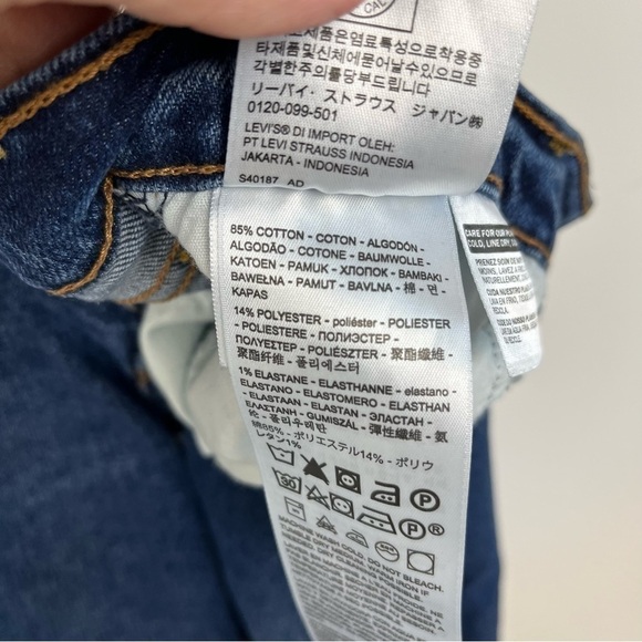 Levi’s Wedgie Fit Straight Womens Jean Distressed Mid Rise Button Fly Size 27 - Picture 9 of 11